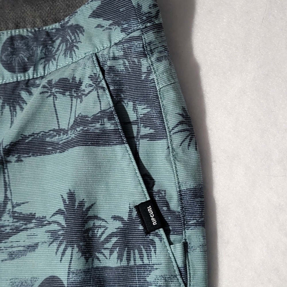 Rip Curl Mirage Boardwalks Board Shorts Mens 34 Hybrid Blue Tropical Beach - Picture 3 of 9
